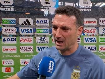 Nach dem spektakulären Comeback Argentiniens gegen Ägypten wird Argentinien-Trainer Lionel Scaloni von seinen Emotionen überrannt. Das Interview nach dem Viertelfinal-Einzug bricht er ab. 
