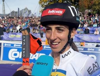 Lisa Vittozzi, Biathlon-Gesamtweltcupsiegerin 2023/24, verpasste die vergangene Saison aufgrund anhaltender Rückenprobleme. Nun ist die Italienerin zurück und spricht über die schwere Zeit und die Ziele für Olympia in ihrer Heimat. 