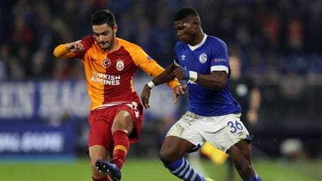 Ozan Kabak (l.) wechselt zum VfB Stuttgart