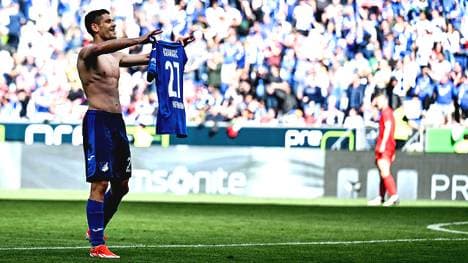 GER, 1.FBL, TSG 1899 Hoffenheim vs FC Bayern München 18.05.2024, PreZero-Arena, Sinsheim, GER, 1.FBL, TSG 1899 Hoffenheim vs FC Bayern München , DFL regulations prohibit any use of photographs as image sequences and or quasi-video. im Bild celebrate the goal, Torjubel zum 4:2 Torschütze Andrej Kramaric (TSG 1899 Hoffenheim) *** GER, 1 FBL, TSG 1899 Hoffenheim vs FC Bayern München 18 05 2024, PreZero Arena, Sinsheim, GER, 1 FBL, TSG 1899 Hoffenheim vs FC Bayern München , DFL regulations prohibit any use of photographs as image sequences and or quasi video im Bild celebrate the goal, Torjubel zum 4 2 Torschütze Andrej Kramaric TSG 1899 Hoffenheim nordphotoxGmbHx xBratic nph00250