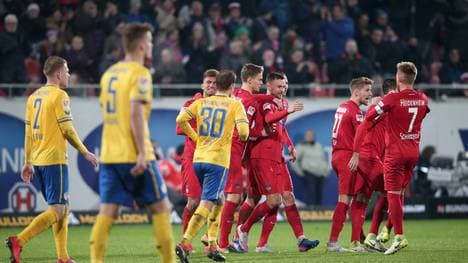 Heidenheim bejubelt das 1:0 durch Denis Thomalla gegen Braunschweig
