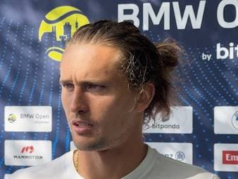 Titelverteidiger Alexander Zverev muss sich im Halbfinale der BMW Open gegen Flavio Cobolli geschlagen geben. Im Interview deutet er eine mögliche Wettkampfpause an. 