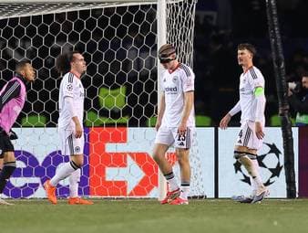 Eintracht Frankfurt offenbar bei der Niederlage bei Qarabag Agdam die alten Probleme. Die Zeit drängt für Sportvorstand Markus Krösche, einen neuen Trainer zu finden.