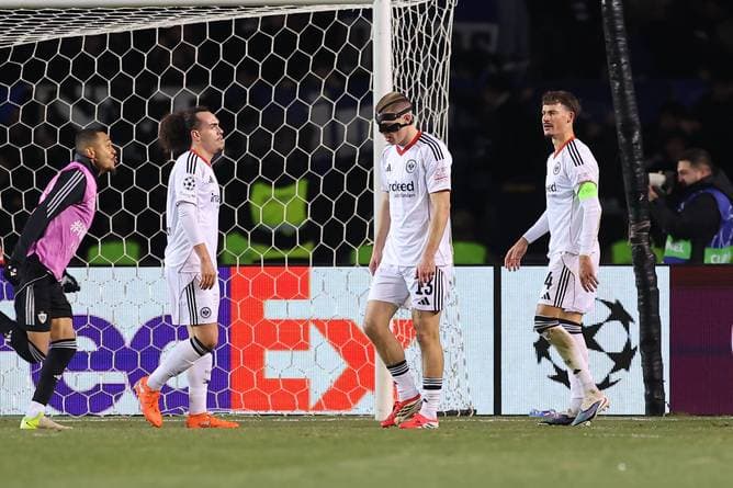 Keine CL, kein Trainer und ein Haufen Probleme