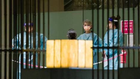 Die Spieler sind in den Hotels isoliert