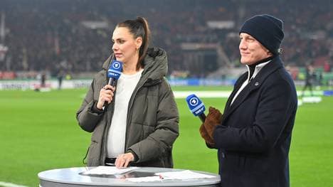 Der Babybauch ist bei Esther Sedlaczek nicht mehr zu übersehen.