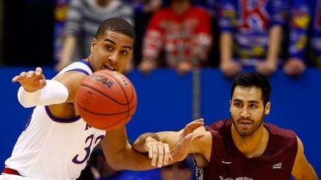 Martin Breunig (re.) bringt ein Gardemaß von 2,03 m mit.