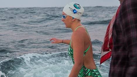 Kim Chambers schwimmt von den Fallon-Inseln nach San Francisco