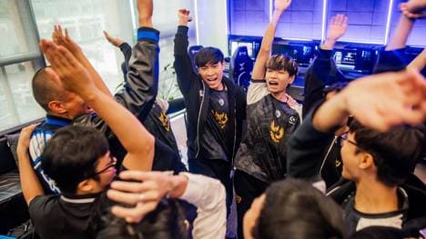 Mit einem klaren 2:0 hat VCS-Vertreter GAM Esports die Konkurrenz von Movistar R7 aus den Worlds 2023 geworfen.