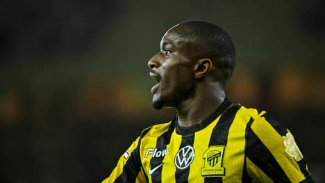 Moussa Diaby flog nach einem unschönen Tritt vom Platz