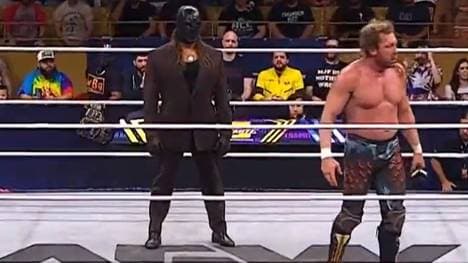 Andrade El Idolo (l.) überraschte bei AEW Dynamite Kenny Omega