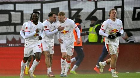 Baku (l.) schießt RB in Führung