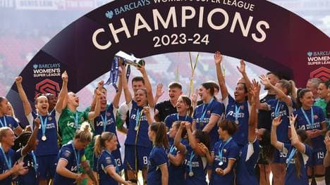 Leupolz präsentiert stolz die Trophäe