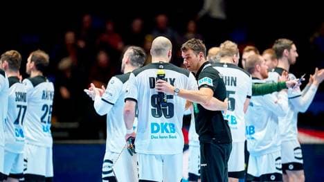 Deutschlands Trainer Christian Prokop im Gespräch mit Paul Drux