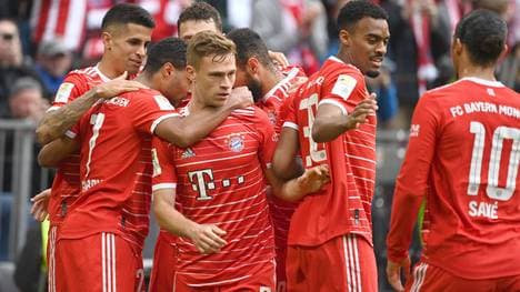 Ryan Gravenberch (2. v. r.) hat beim FC Bayern noch einen Vertrag bis 2027