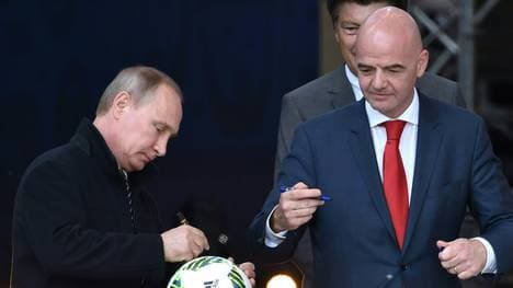 FBL-WORLD-CUP-2018-RUS-PUTIN-INFANTINO-SOCIAL