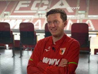 Erstmals seit 27 Jahren fährt Österreich wieder zu einer Weltmeisterschaft. Entscheidenden Anteil hatte Michael Gregoritsch mit seinem Treffer gegen Bosnien & Herzegowina. Der Stürmer vom FC Augsburg könnte nicht glücklicher sein.