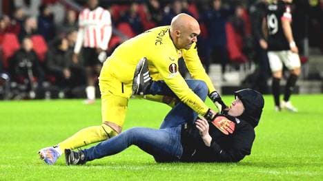 Dieser Mann wird für 40 Jahre aus dem PSV-Stadion verbannt