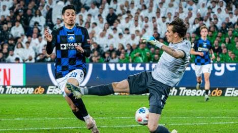 Raphael Obermair (l.) im Spiel gegen Hannover