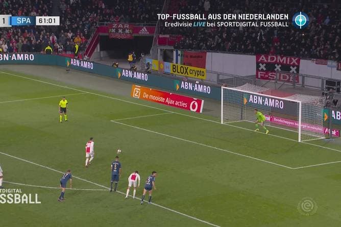 Nach Rückstand: Strittiger Handelfmeter rettet Ajax