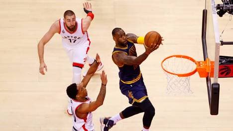 LeBron James (r.) führte die Cleveland Cavaliers ins NBA-Finale