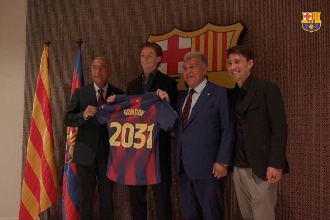 Hier stellt Barca seinen viel diskutierten Neuzugang vor