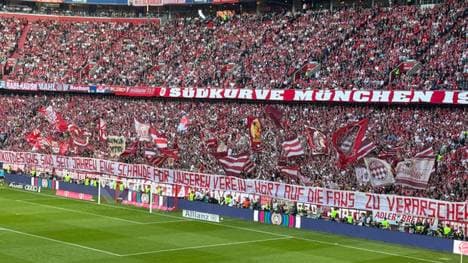 Dieses Banner tauchte am Samstagabend in der Südkurve auf