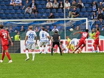 Bundesliga-Aufsteiger SV Elversberg hat bei Drittligist MSV Duisburg mehr Mühe als gedacht. In der Schlussphase glänzt ein Neuzugang mit einem Doppelpack und wird so zum Matchwinner.