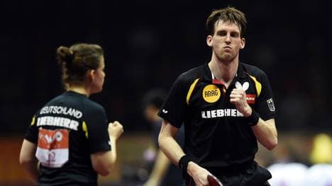 Steffen Mengel (r.) und Petrissa Solja Jiang Tianyi und Lee Ho Ching aus Hong Kong Tischtennis-WM in Suzhou