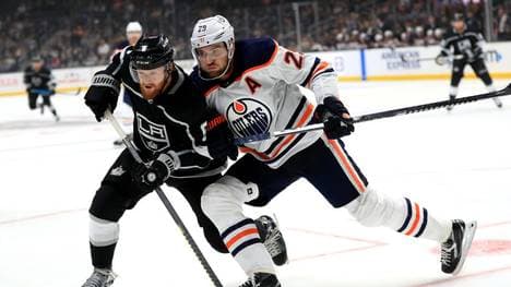 Leon Draisaitl (r.) ist Topscorer der NHL
