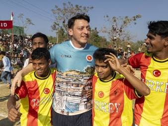 Mesut Özil ist in Deutschland mittlerweile eine große Unbekannte - nun gibt er selbst einen freudigen Einblick in sein Privatleben.