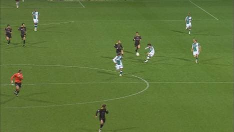 Diego trifft 2007 für Werder Bremen aus über 60 Metern gegen Alemannia Aachen