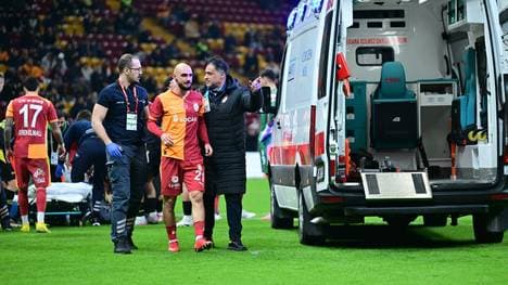 Kutucu verlässt das Spielfeld, Dogan wird noch behandelt