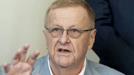 John Coates legt seine Ämter nieder