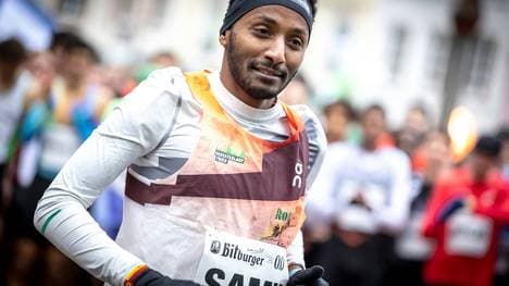 Lief allen davon: Samuel Fitwi