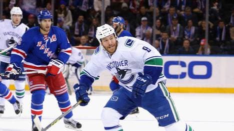 Vancouver Canucks v New York Rangers