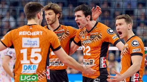 Jubel bei Jake Hanes (M.) und Co.