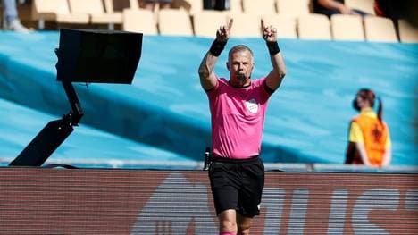 Björn Kuipers pfeift das EM-Finale