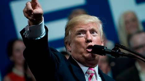 US-Präsident Donald Trump fordert die NFL-Spieler auf, während der Nationalhymne zu stehen