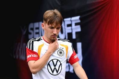 WM-Aus! Karl meldet sich emotional