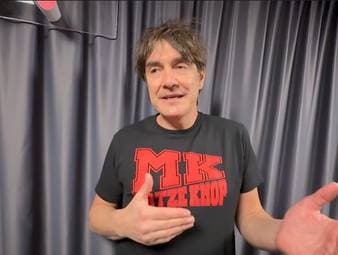 Beim Doppelpass on Tour richtet Comedian und Moderator Matze Knop deutliche Worte an die BVB-Fans. Er spricht über die aktuelle Stimmung rund um den Verein und appelliert an Zusammenhalt und Unterstützung.