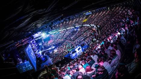 Im eSports sind die Streamingdienste YouTube und Twitch die bekannten Namen. Nun mischt Facebook mit und sichert sich direkt einen ganz großen Deal.