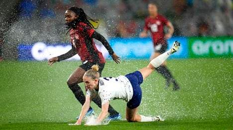 Die beiden Frauen-Teams mussten unter schweren Bedingungen spielen