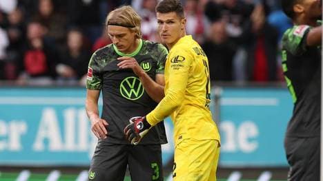 Sebastian Bornauw (l.) war Wolfsburgs Pechvogel mit seinem Eigentor