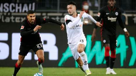 Aymen Barkok (l.) verlässt Eintracht Frankfurt im Sommer