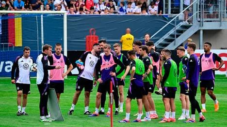 Die DFB-Auswahl bei einem öffentlichen Training in Jena
