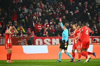 Bayern nach Platzverweis fassungslos