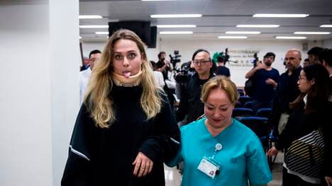 Sophia Flörsch konnte einige Tage nach ihrem Crash schon wieder flachsen