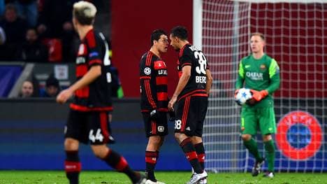 Karim Bellarabi und Chicharito schreien sich an