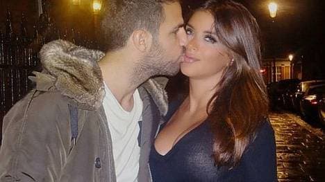 Ein Küsschen am Jahrestag: Cesc Fabregas und seine Daniella.
